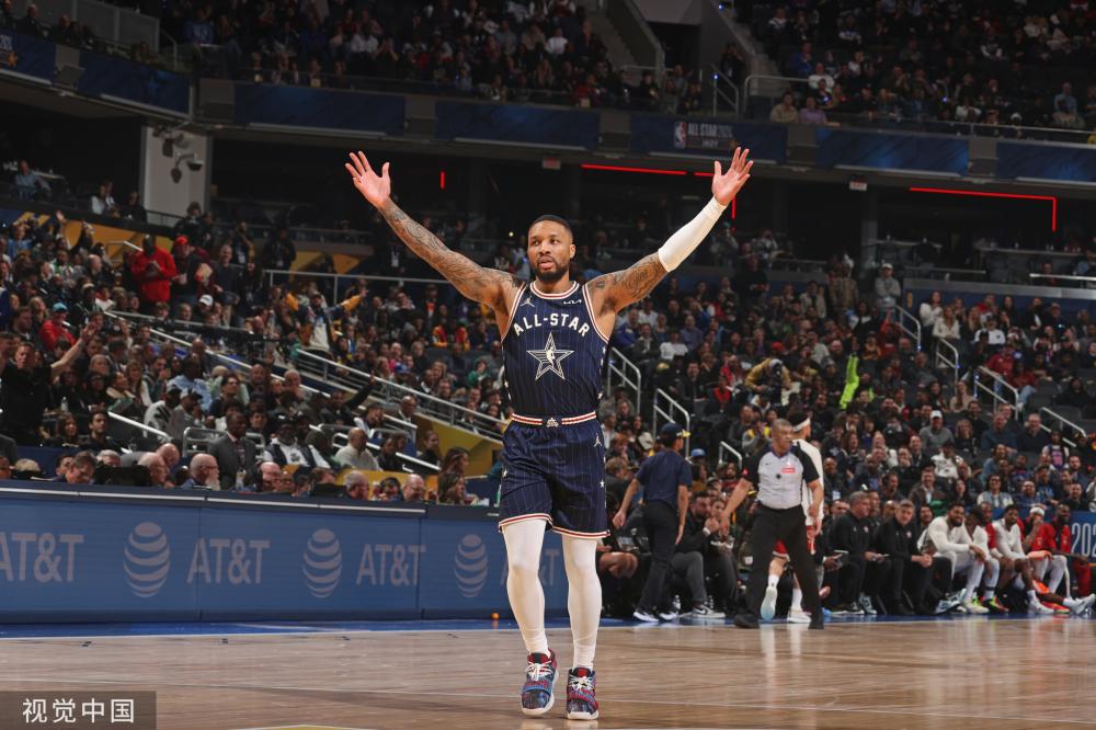 并且他在谈 并且他在谈