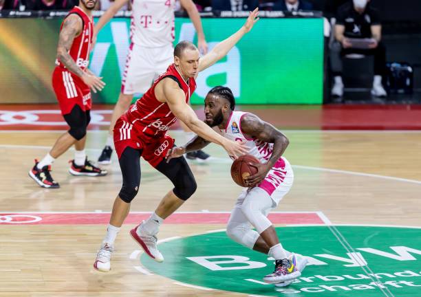 舞台上崭露 舞台上崭露