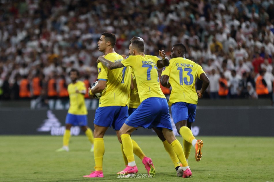 显得更加紧 显得更加紧